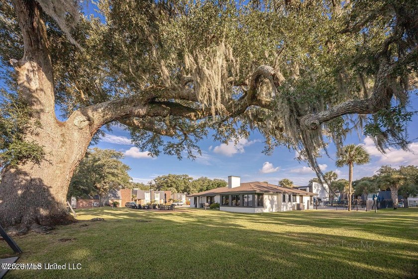 Living at this beautiful 2 bedroom, 3 bath Gulf Oaks Condominium - photo 2