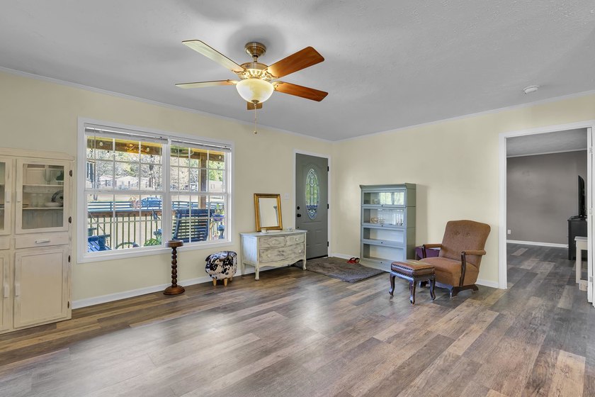 Welcome to 121 Capeview Lane in Anderson, a rare opportunity to - photo 12