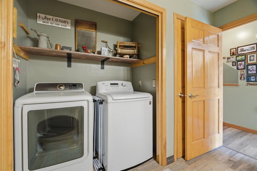 Enjoy the ease of condo living in this well-maintained townhouse - photo 13