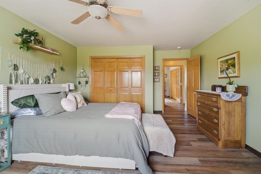 Enjoy the ease of condo living in this well-maintained townhouse - photo 15