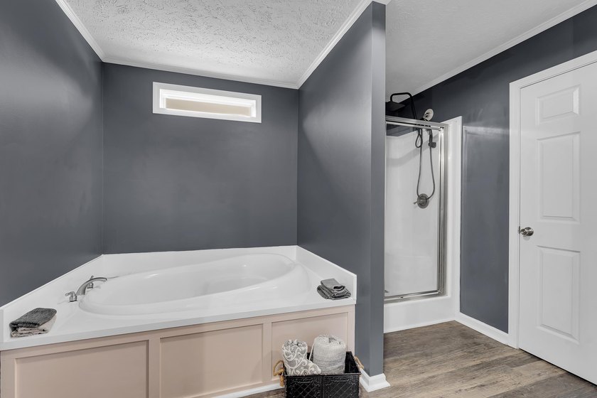 Welcome to 121 Capeview Lane in Anderson, a rare opportunity to - photo 15
