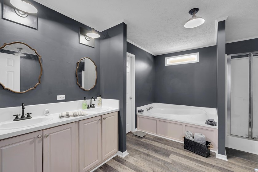 Welcome to 121 Capeview Lane in Anderson, a rare opportunity to - photo 16