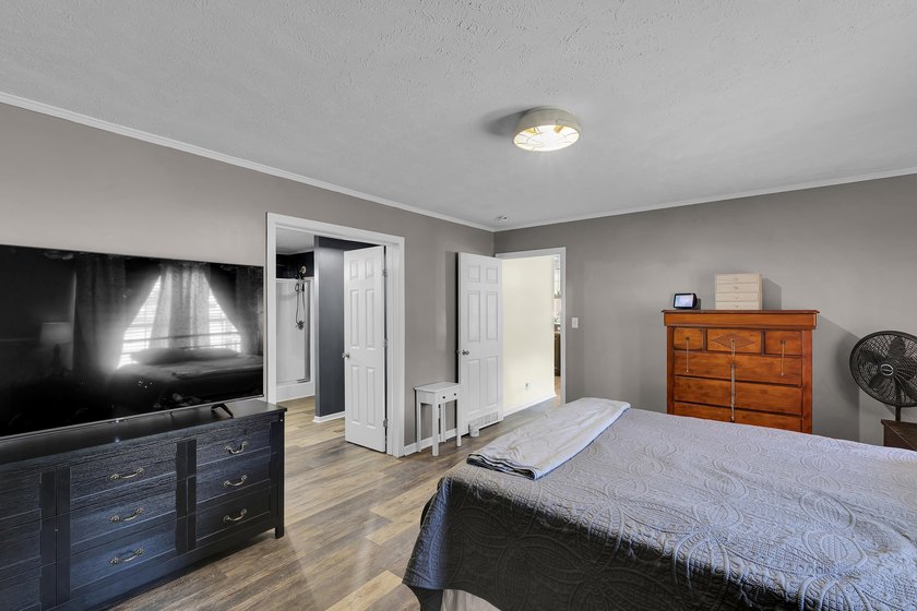 Welcome to 121 Capeview Lane in Anderson, a rare opportunity to - photo 17