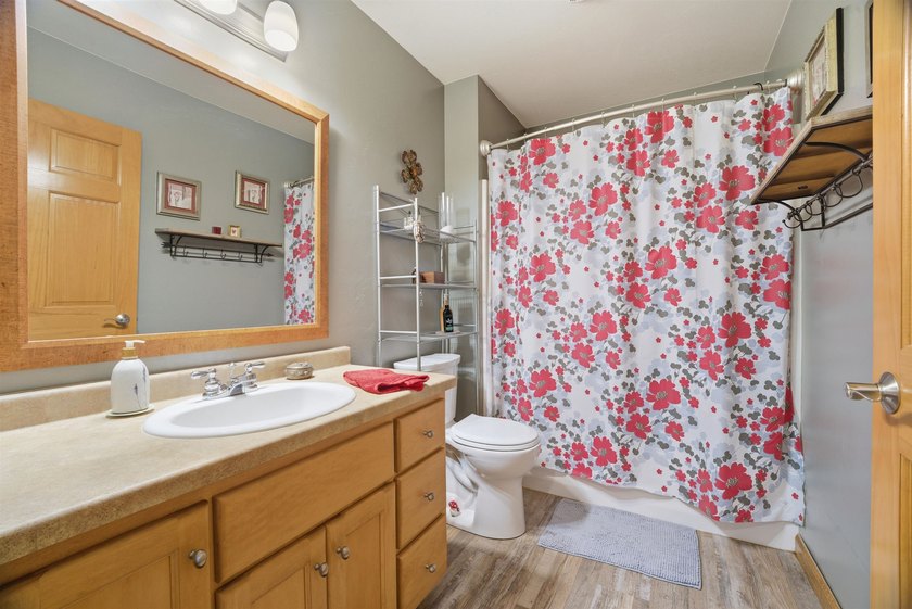 Enjoy the ease of condo living in this well-maintained townhouse - photo 18