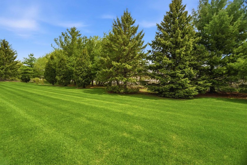 Enjoy the ease of condo living in this well-maintained townhouse - photo 21