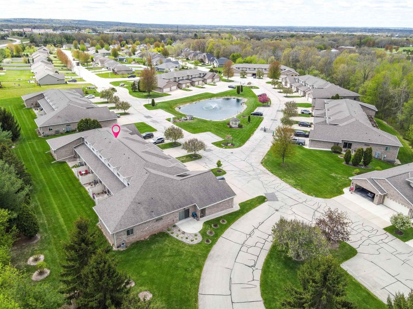 Enjoy the ease of condo living in this well-maintained townhouse - photo 24