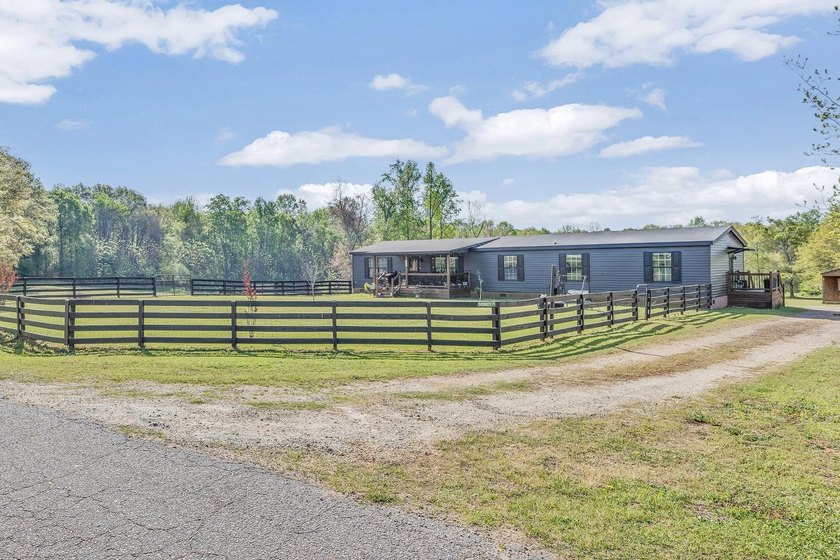 Welcome to 121 Capeview Lane in Anderson, a rare opportunity to - photo 27