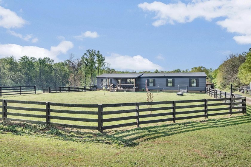 Welcome to 121 Capeview Lane in Anderson, a rare opportunity to - photo 28