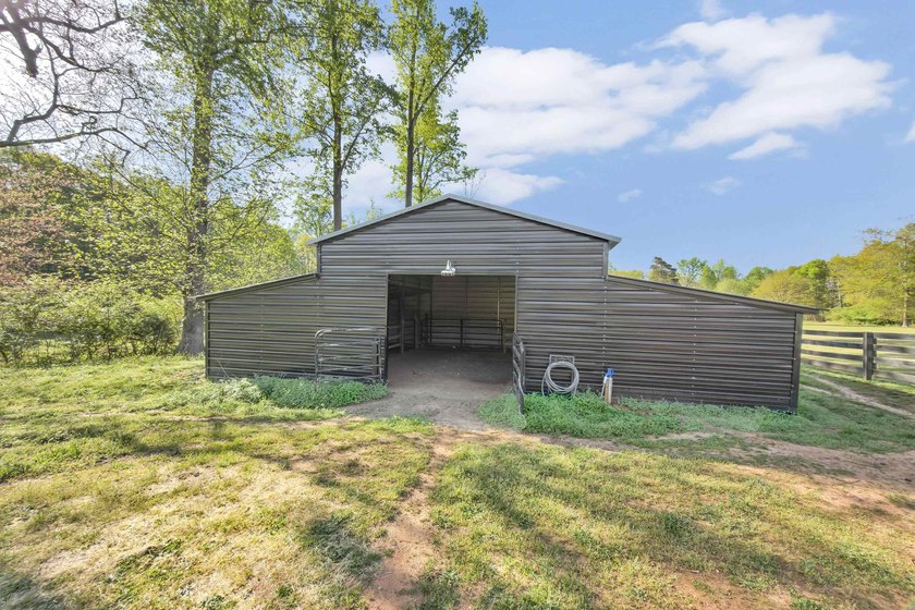 Welcome to 121 Capeview Lane in Anderson, a rare opportunity to - photo 35