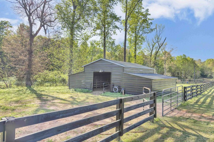 Welcome to 121 Capeview Lane in Anderson, a rare opportunity to - photo 38