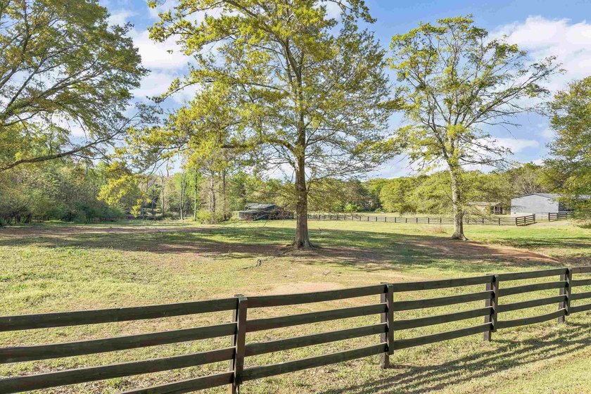 Welcome to 121 Capeview Lane in Anderson, a rare opportunity to - photo 41