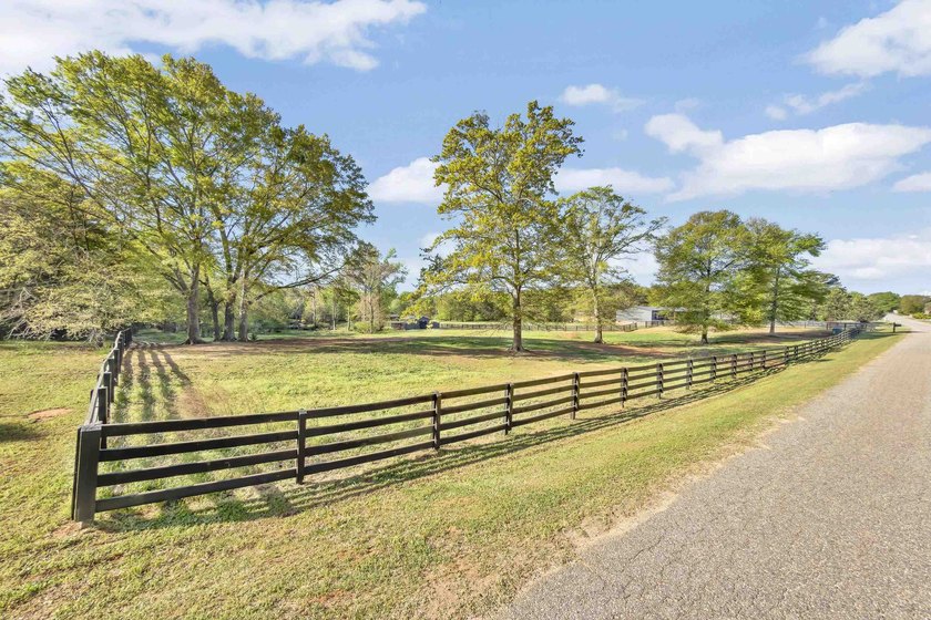 Welcome to 121 Capeview Lane in Anderson, a rare opportunity to - photo 42
