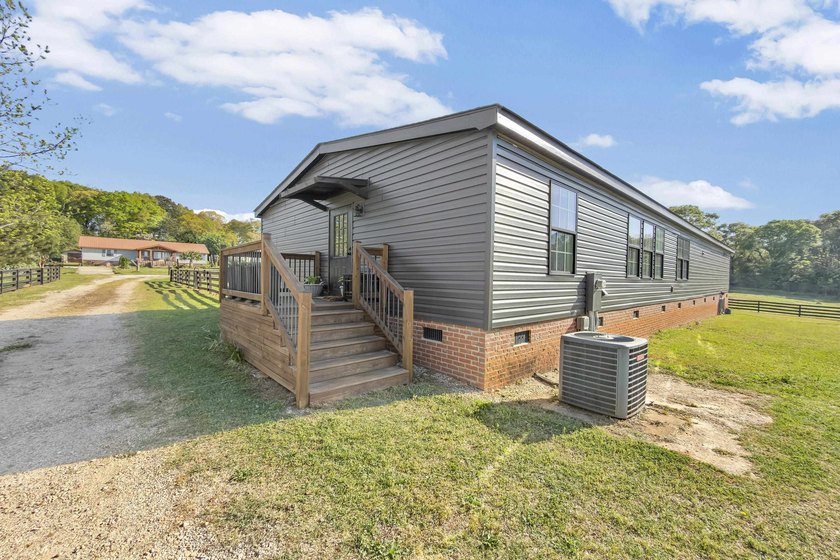 Welcome to 121 Capeview Lane in Anderson, a rare opportunity to - photo 43