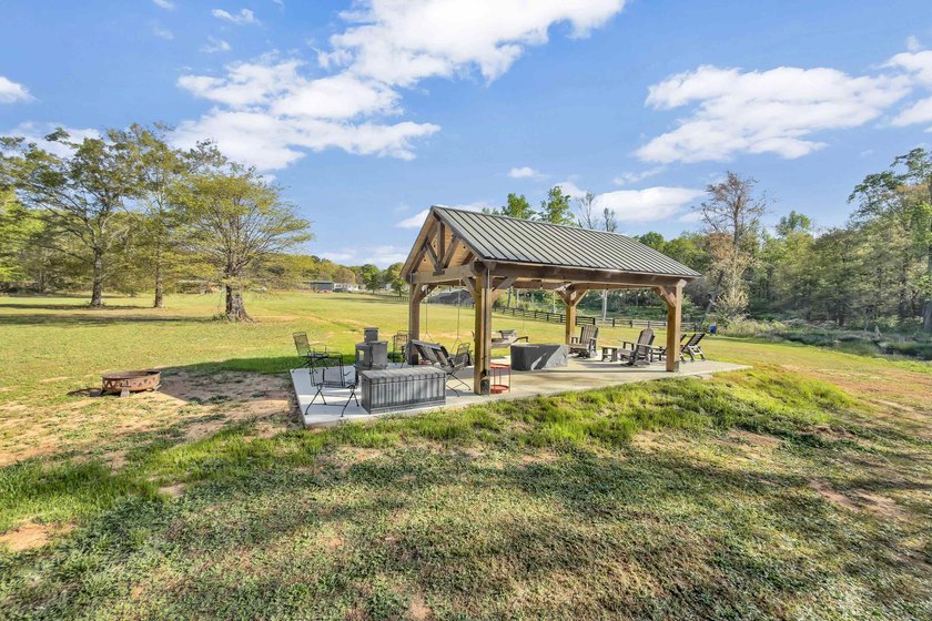 Welcome to 121 Capeview Lane in Anderson, a rare opportunity to - photo 46