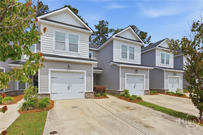 Welcome! Situated in the highly sought after Commons community - photo 3
