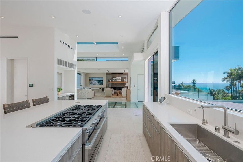 Perched high in the exclusive Temple Hills enclave of Laguna - photo 11