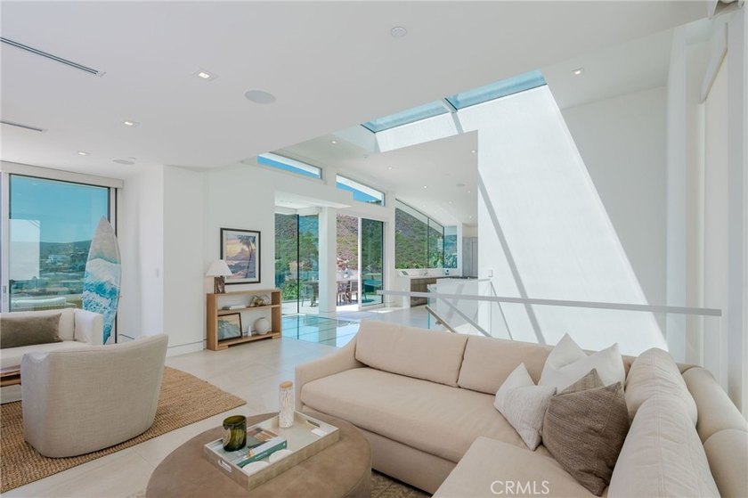 Perched high in the exclusive Temple Hills enclave of Laguna - photo 15