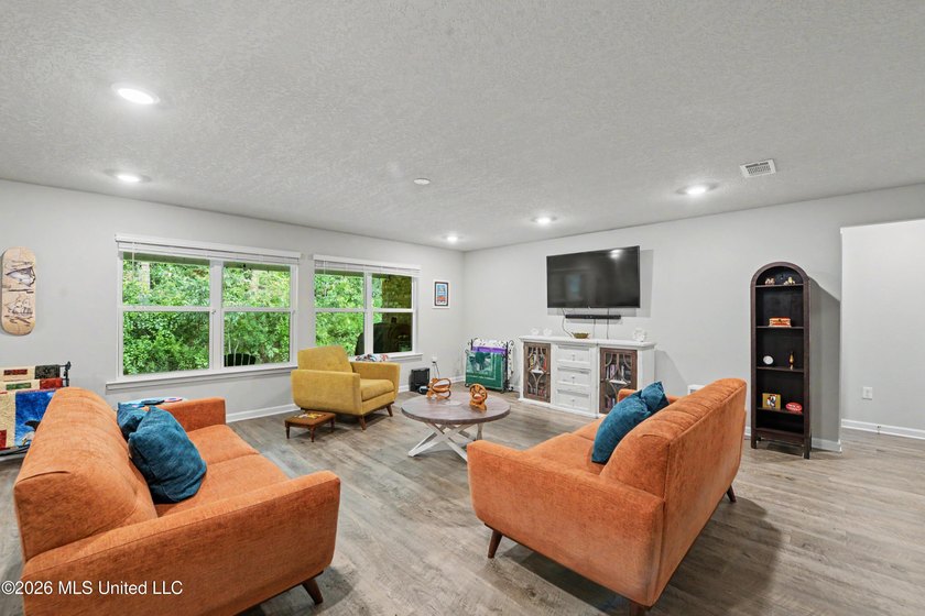 Welcome home to this stunning modern residence designed for - photo 2