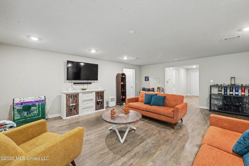 Welcome home to this stunning modern residence designed for - photo 3