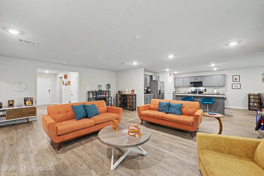 Welcome home to this stunning modern residence designed for - photo 4