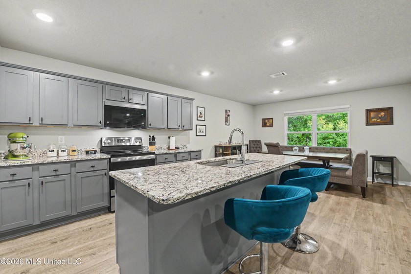 Welcome home to this stunning modern residence designed for - photo 6
