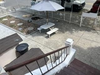 Great investment opportunity. Corner lot with plenty of parking - photo 5