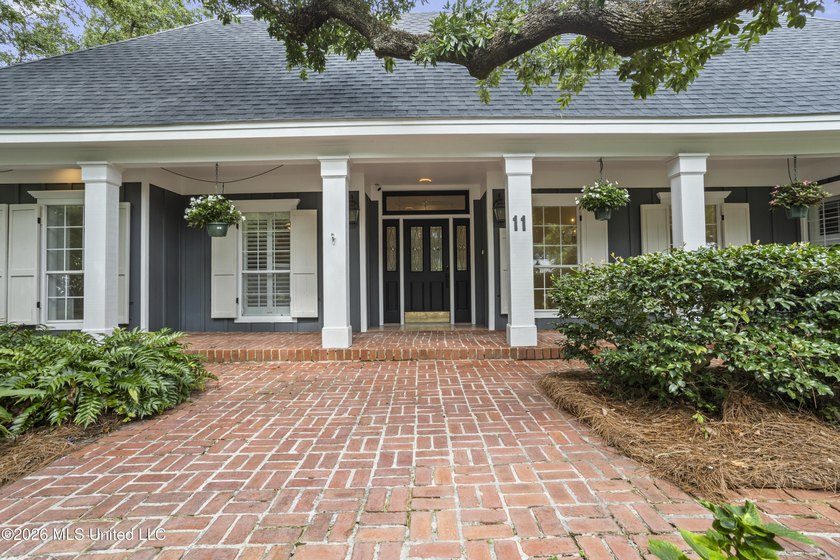 A canopy of magnificent century-old live oaks welcomes you to - photo 8
