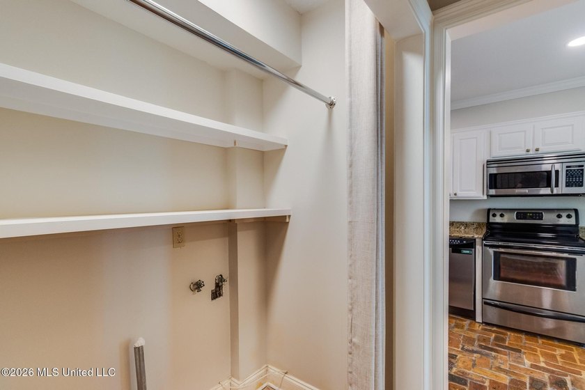 Well-maintained 2-bedroom, 1.5-bath condo offering comfort - photo 11
