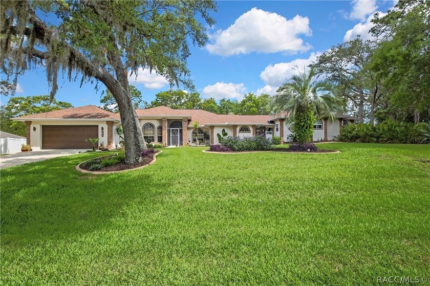 Stunning Pool Home on a Beautiful Double Lot - Room for - photo 2