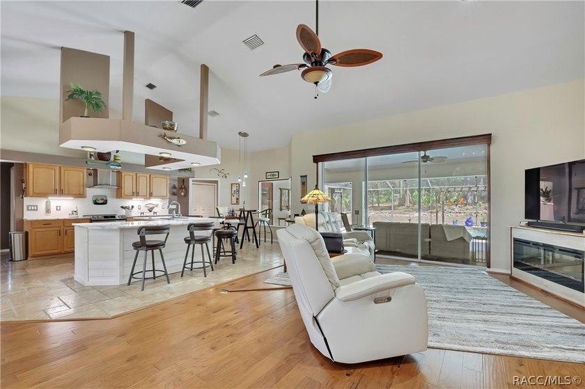Stunning Pool Home on a Beautiful Double Lot - Room for - photo 6