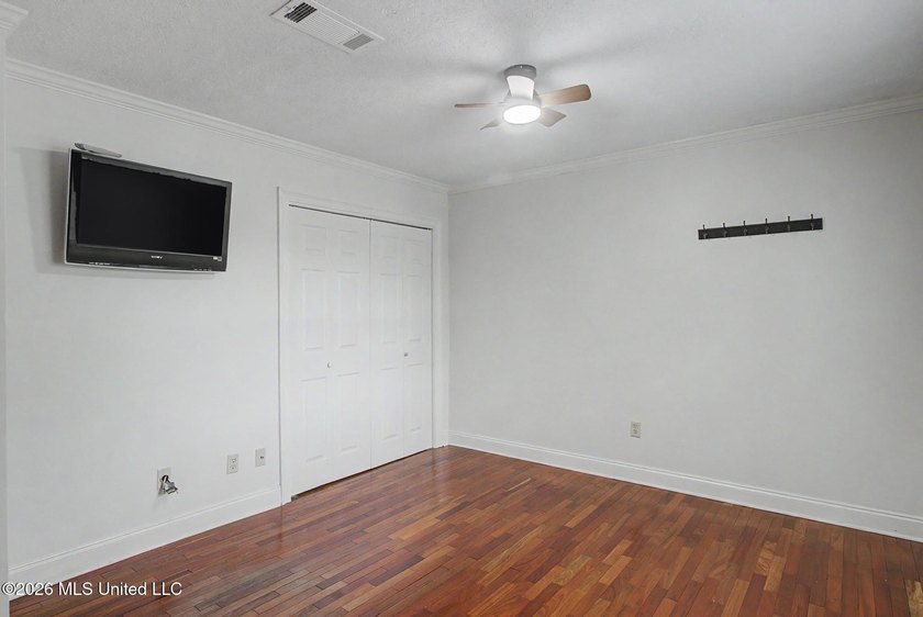 Well-maintained 2-bedroom, 1.5-bath condo offering comfort - photo 17