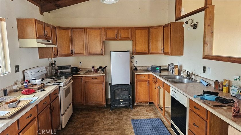 Bring your vision and transform this lakeview fixer into - photo 8