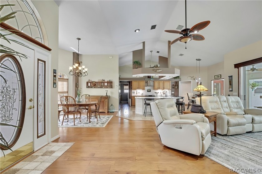 Stunning Pool Home on a Beautiful Double Lot - Room for - photo 8