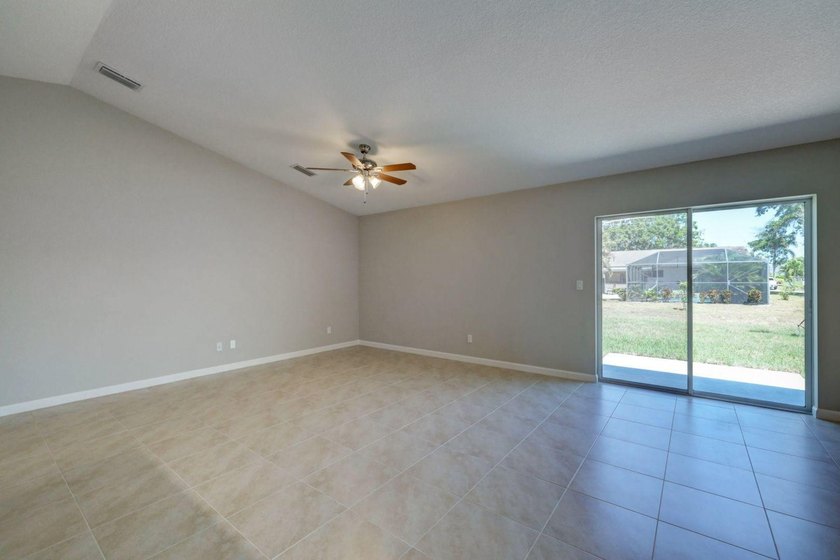 THE POPULAR BILTMORE MODEL BUILT BY AWARD WINNING SYNERGY HOMES - photo 18