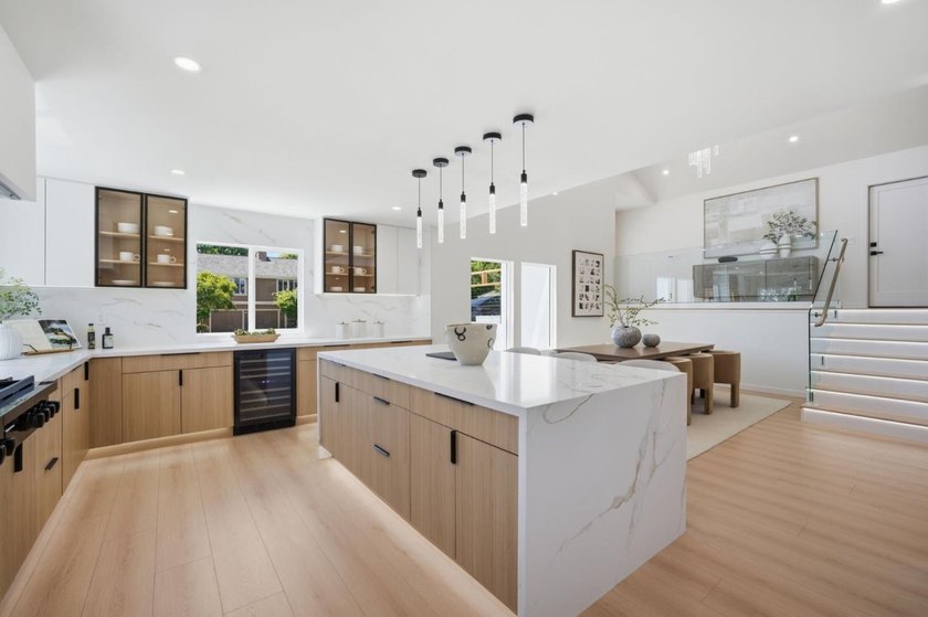 Newly completed after a comprehensive modern transformation - photo 9