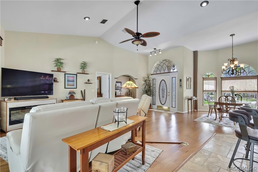 Stunning Pool Home on a Beautiful Double Lot - Room for - photo 9