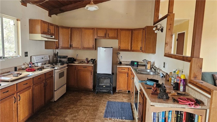 Bring your vision and transform this lakeview fixer into - photo 10