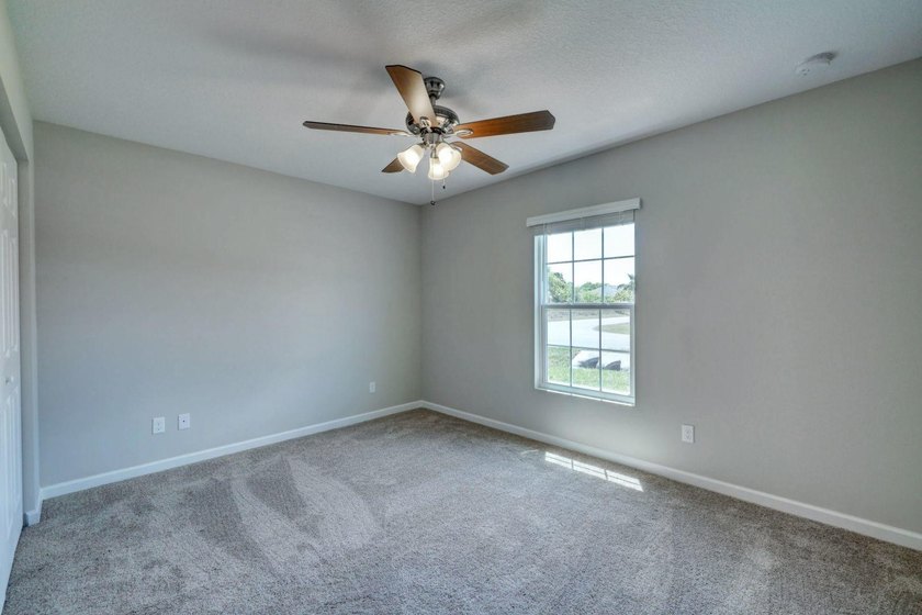 THE POPULAR BILTMORE MODEL BUILT BY AWARD WINNING SYNERGY HOMES - photo 31