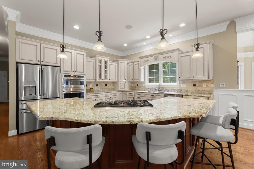 Welcome to this exceptional all-brick estate, gracefully sited - photo 33