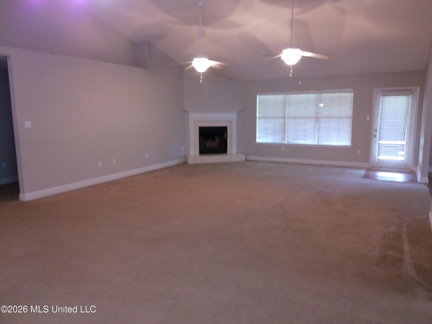 Beautiful 4 bedroom 3 bath executive home. Island kitchen, SS - photo 6