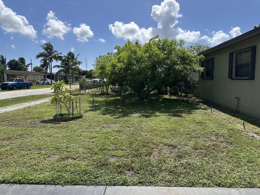 Welcome to this 3-bedroom, 2-bathroom single-story residence - photo 6