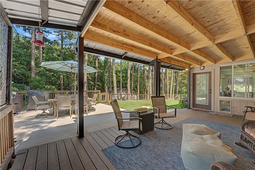Tired of looking at the same cookie cutter homes? This 3 bedroom - photo 2