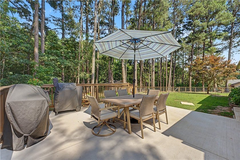 Tired of looking at the same cookie cutter homes? This 3 bedroom - photo 3