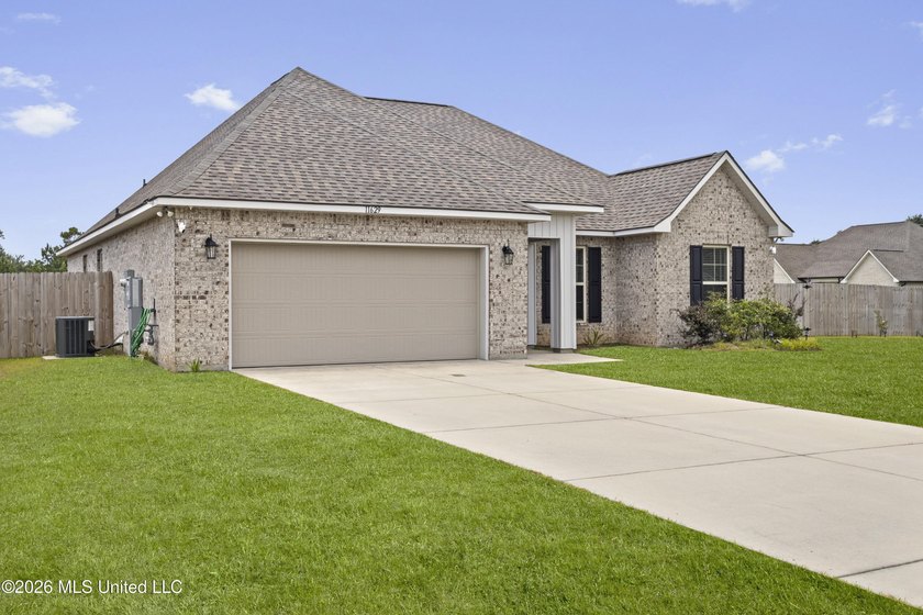 ADORABLE brick home on a large corner lot in Rosalie Place! The - photo 4