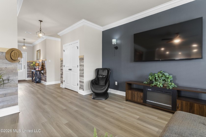 ADORABLE brick home on a large corner lot in Rosalie Place! The - photo 9