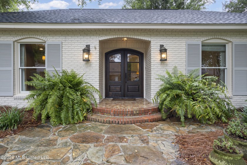 Nestled in one of Gulfport's most desirable family-friendly - photo 4