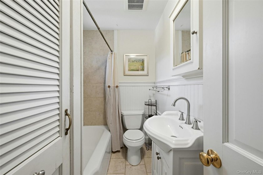 Beautiful Storybook Brick &amp; Stone 2/3 Bedroom, 2 Full Bath - photo 12