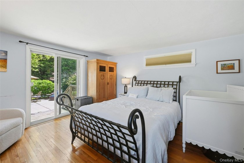 Beautiful Storybook Brick &amp; Stone 2/3 Bedroom, 2 Full Bath - photo 14