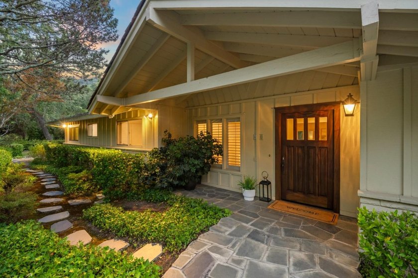 This lovely 3,266 square foot, 5 bedroom, 3.5 bathroom home - photo 4