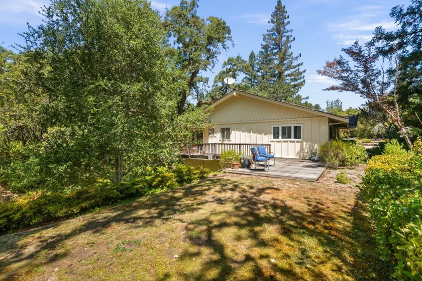This lovely 3,266 square foot, 5 bedroom, 3.5 bathroom home - photo 6